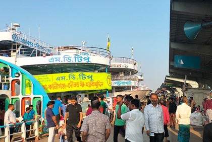 নৌযান চলাচল স্বাভাবিক, যাত্রী কম