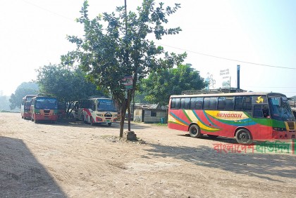 লালমনিরহাটে ট্রেন চললেও বন্ধ বাস