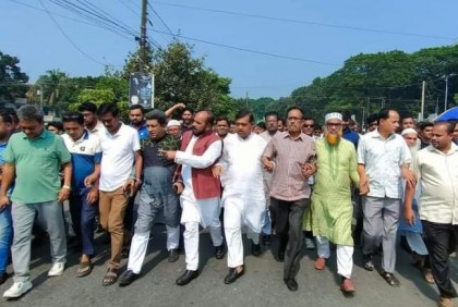 টুঙ্গিপাড়ায় হরতালের প্রতিবাদে মিছিল