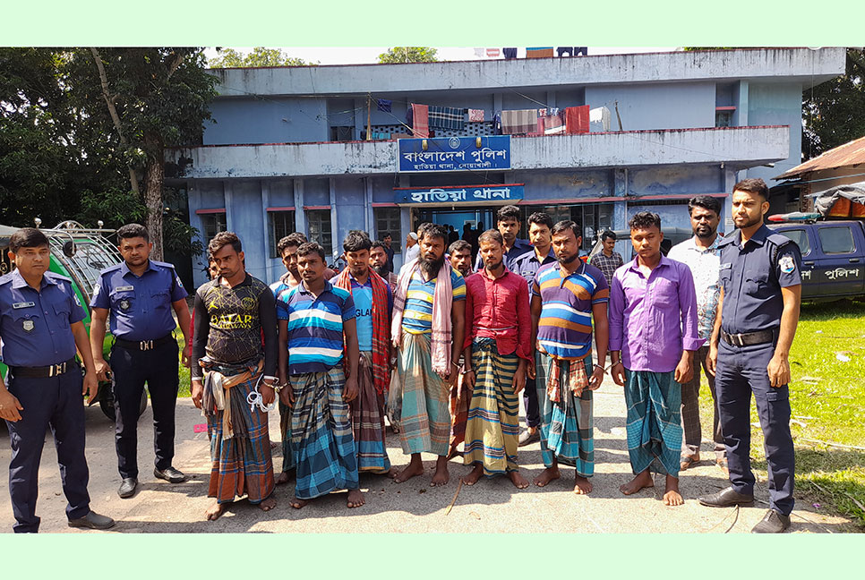 হাতিয়ায় মেঘনা নদীতে ইলিশ ধরায় ১৪ জেলে আটক