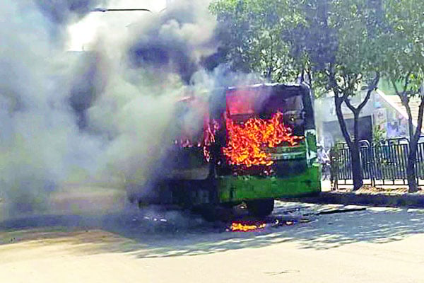 হরতালে আগুন ভাঙচুর মৃত্যু