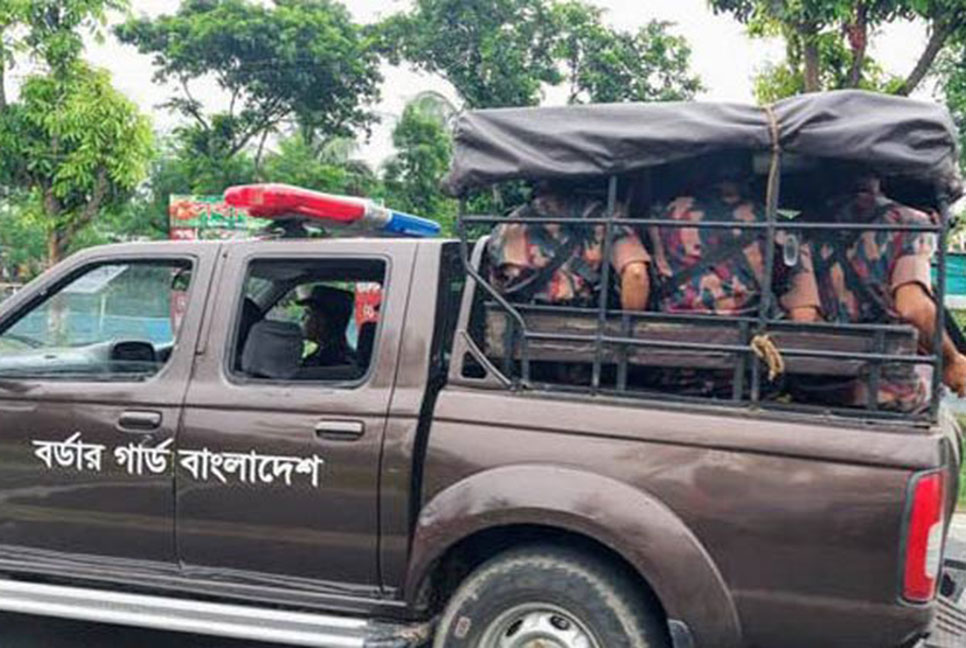 বরিশালে দুই প্লাটুন বিজিবি মোতায়েন