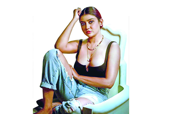 কটাক্ষের শিকার পার্নো মিত্র
