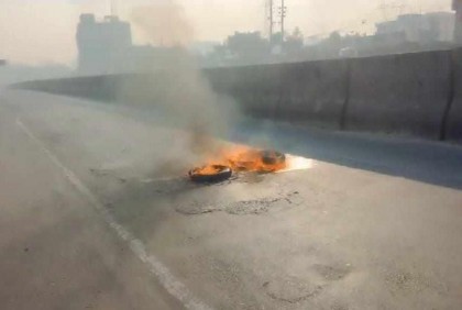 ঢাকা-চট্টগ্রাম মহাসড়কে টায়ারে আগুন