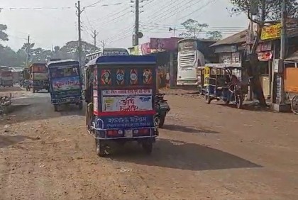 শরীয়তপুরে বাস চলাচল স্বাভাবিক