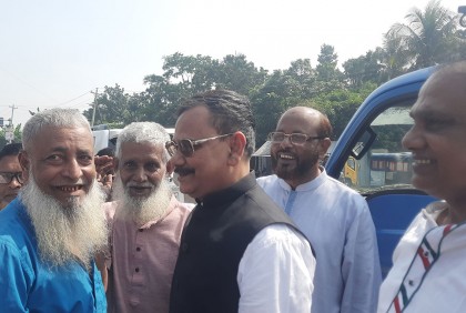 অবরোধের প্রতিবাদে মাদারীপুরে আওয়ামী লীগের পথসভা