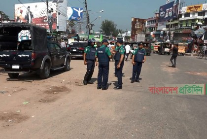বরিশালে দূরপাল্লার যান চলাচল বন্ধ, আওয়ামী লীগের শান্তি সমাবেশ