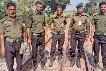 অবরোধে দিনাজপুরে আনসার মোতায়েন