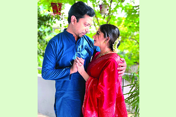 শশী-বর্ষণ যখন কুসুম-কমল