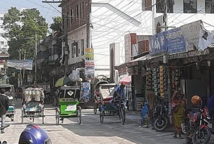 মানিকগঞ্জে অবরোধে দোকান খোলা 
