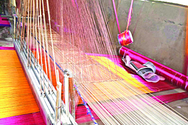 বেকার ২ হাজার শ্রমিক