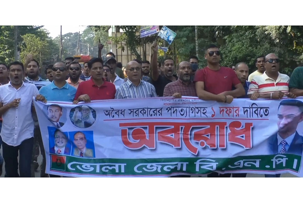 ভোলায় গাছ ফেলে সড়ক অবরোধের চেষ্টা, আটক ৩