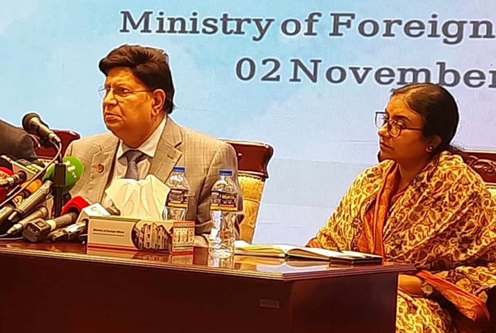 ওমানে ভিসা বন্ধে ‘আদম বেপারিদের’ দুষলেন পররাষ্ট্রমন্ত্রী

