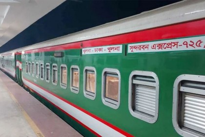 পদ্মা সেতু হয়ে প্রথম যাত্রীবাহী ট্রেন ‘সুন্দরবন এক্সপ্রেস’ ঢাকায় পৌঁছেছে
