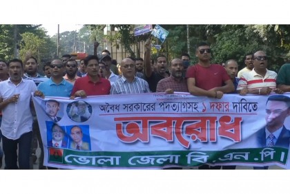 ভোলায় গাছ ফেলে সড়ক অবরোধের চেষ্টা, আটক ৩