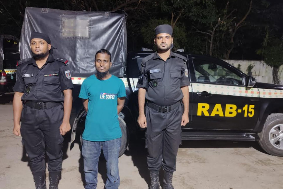টেকনাফে র‌্যাবের অভিযানে টাকা-ইয়াবাসহ আটক ১ 