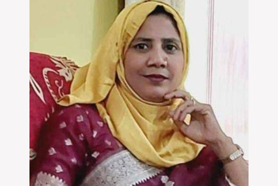 পরীক্ষা দিয়ে বের হওয়ার পর মহিলা দল সম্পাদককে গ্রেফতার