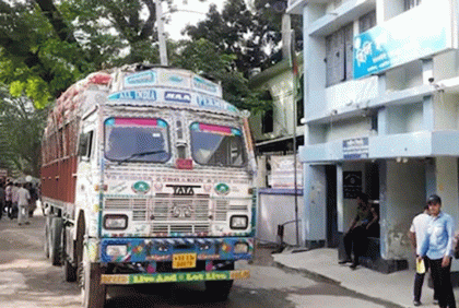 হিলি স্থলবন্দর দিয়ে আলু আমদানি শুরু