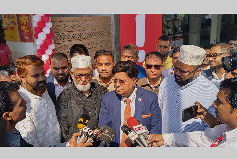 বাইডেনের ‘ভুয়া উপদেষ্টার’ বিচার দেশের আইনে হবে : পররাষ্ট্রমন্ত্রী

