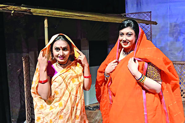 ছুটির দিনে শিল্পকলায় ‘গ্যাঁড়াকল’