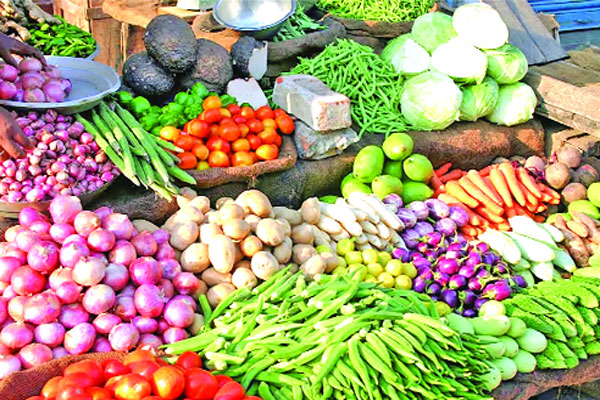 সরকারের নির্দেশ মানছেন না ব্যবসায়ীরা