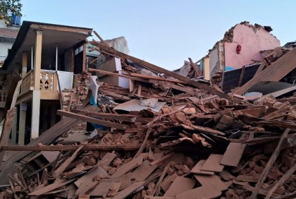 নেপালে ভূমিকম্পে নিহতের সংখ্যা বেড়ে ১২৯