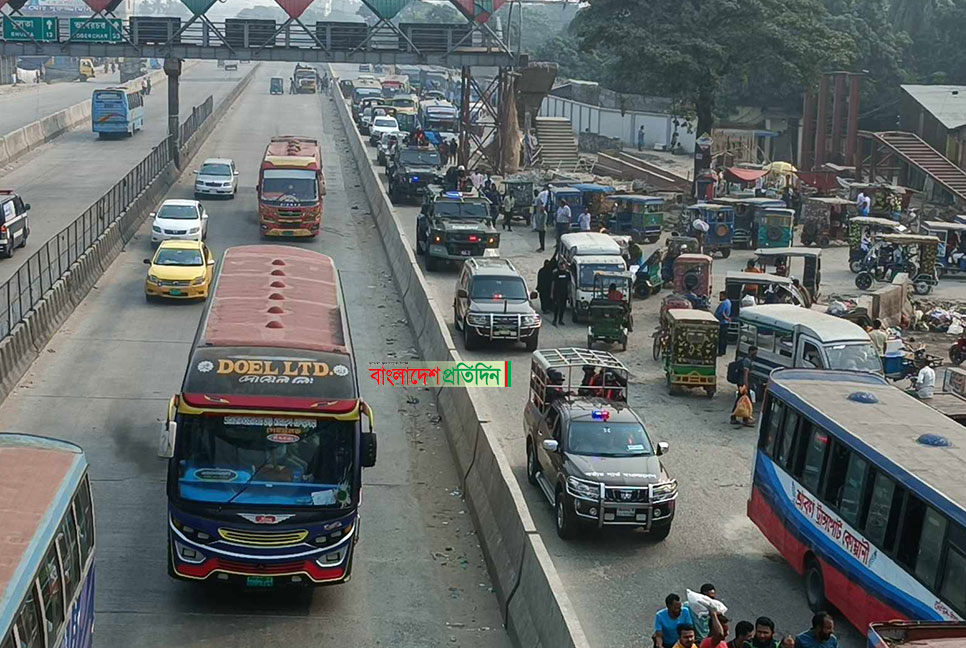 নারায়ণগঞ্জে কঠোর অবস্থানে আইনশৃঙ্খলা বাহিনী, যান চলাচল স্বাভাবিক