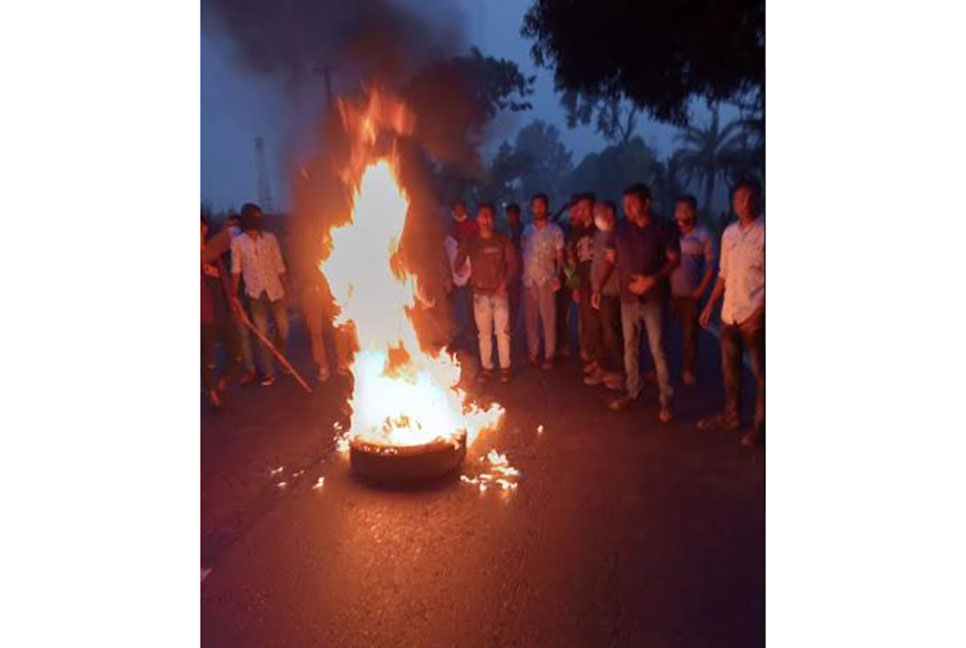 
নাটোরে অবরোধের সমর্থনে বিক্ষোভ