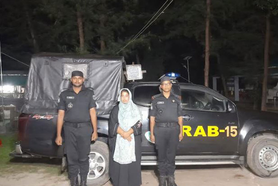 র‌্যাবের অভিযানে ইয়াবাসহ গৃহবধূ আটক