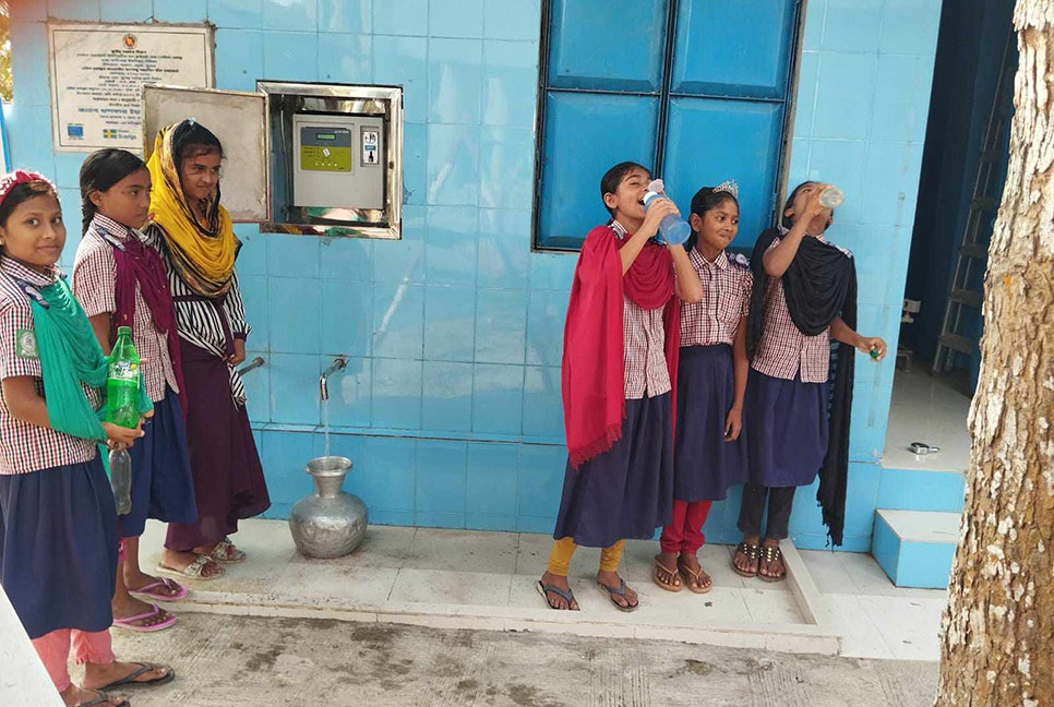 পানি শোধনাগারে মিলছে বিশুদ্ধ পানি ও শিশুদের লেখাপড়ার খরচ

