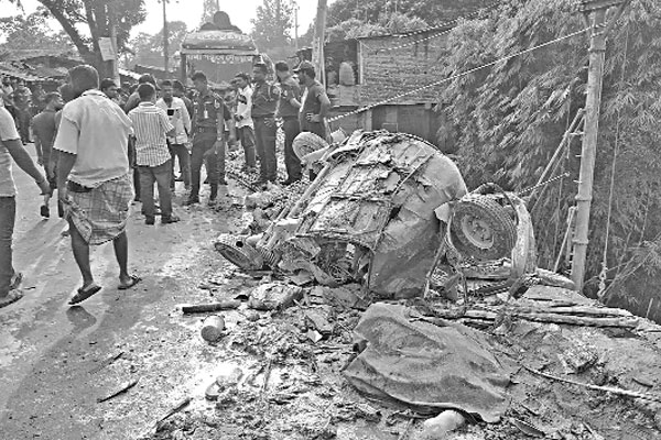 সাত জেলায় সড়ক দুর্ঘটনায় নিহত ১০