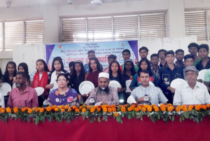 নড়াইলে সাঁতার প্রতিযোগিতা