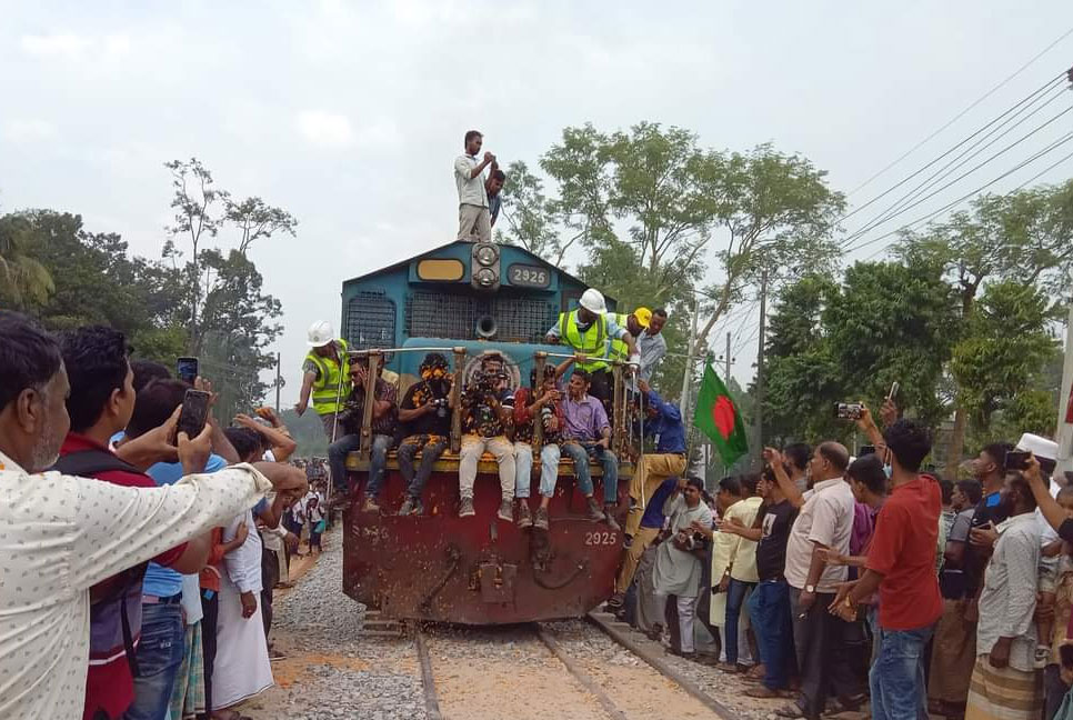 সমুদ্র নগরী কক্সবাজারে গেল প্রথম ট্রেন