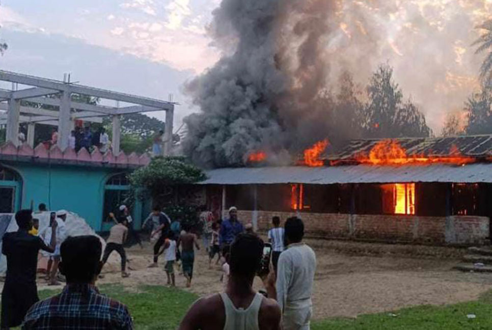 চকরিয়ায় আগুনে পুড়লো দাখিল মাদরাসা 