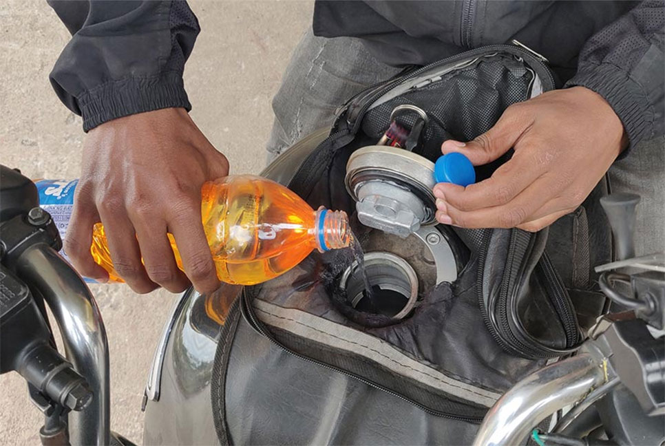 ড্রামে বা বোতলে লুজ পেট্রোল বিক্রি নয়
