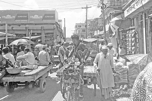 রাস্তায় হাট, চলাচলে বিঘ্ন