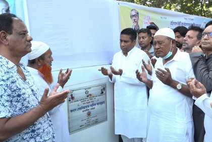 বরিশালে সড়ক ও ড্রেন নির্মাণ কাজের উদ্বোধন

