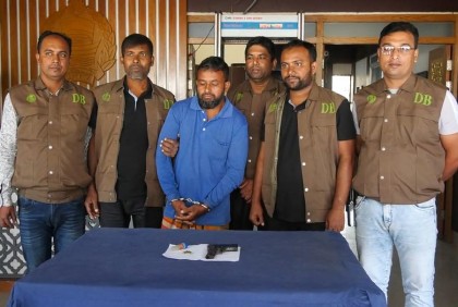ঝিনাইদহে অস্ত্র ব্যবসায়ী গ্রেফতার, অস্ত্র ও গুলি উদ্ধার