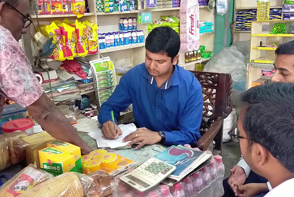 মেহেরপুরে দুই প্রতিষ্ঠানকে জরিমানা