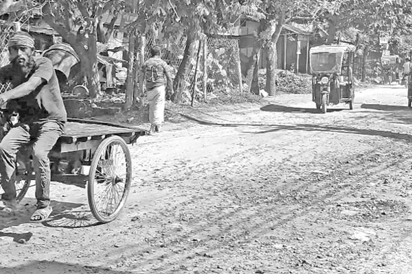 ভোগান্তি কাটছেই না পৌরবাসীর