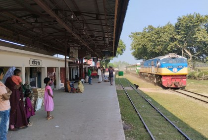 গাইবান্ধায় ট্রেনে কাটা পড়ে স্টেশন মাস্টারের মৃত্যু