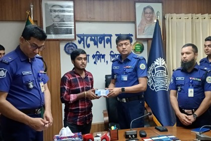 পিরোজপুরে চুরি হওয়া ৩৫ মোবাইল ফোন মালিককে ফেরত