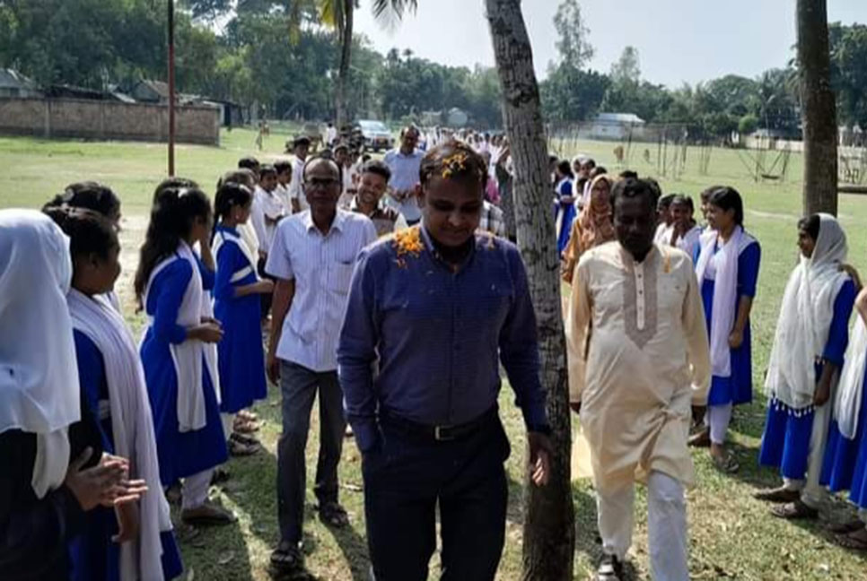 ফুলপুরে স্কুল পরিদর্শন করলেন ইউএনও