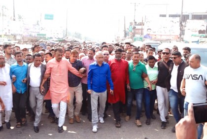 নোয়াখালীতে এমপি একরামের নেতৃত্বে অবরোধবিরোধী অবস্থান কর্মসূচি