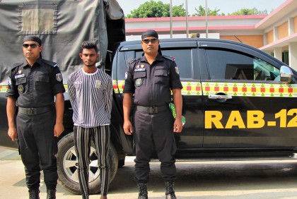 গাঁজা ও ফেনসিডিলসহ আটক ১