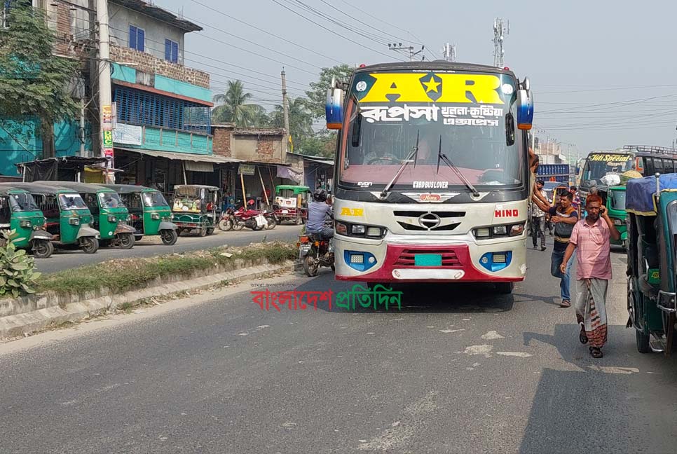 কুষ্টিয়ায় দূরপাল্লার বাস চলাচল শুরু