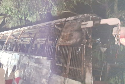 বরগুনায় ঢাকাগামী বাসে আগুন 

