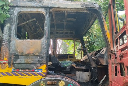 বঙ্গবন্ধু সেতু পশ্চিম মহাসড়কে ট্রাকে আগুন