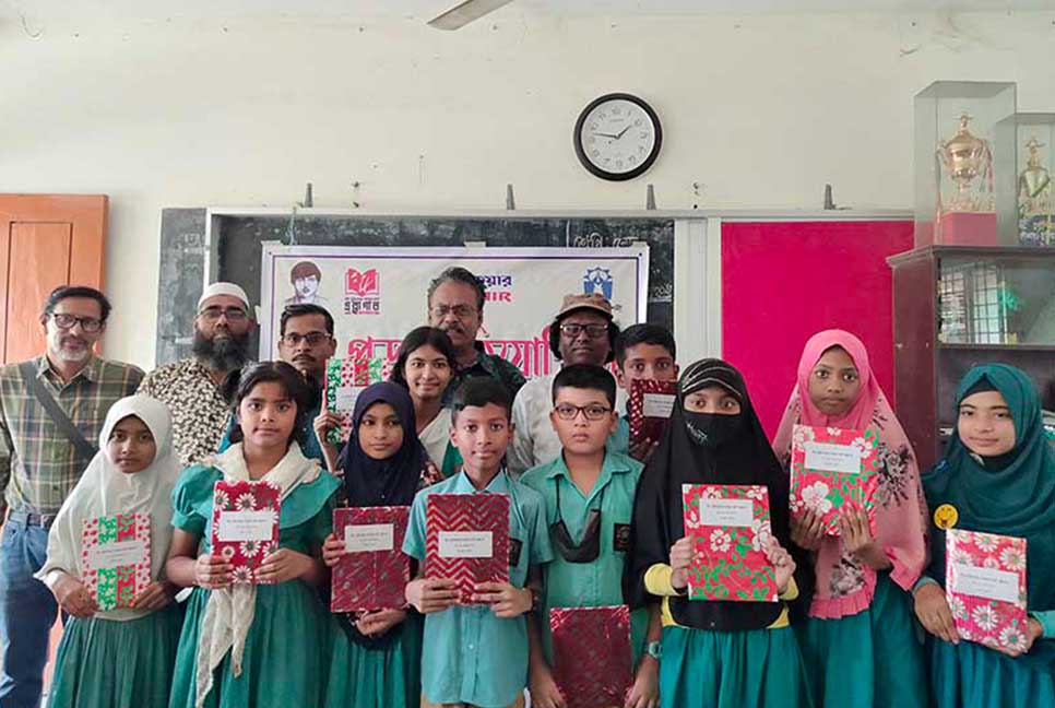কুষ্টিয়ায় বই পড়া প্রতিযোগিতা