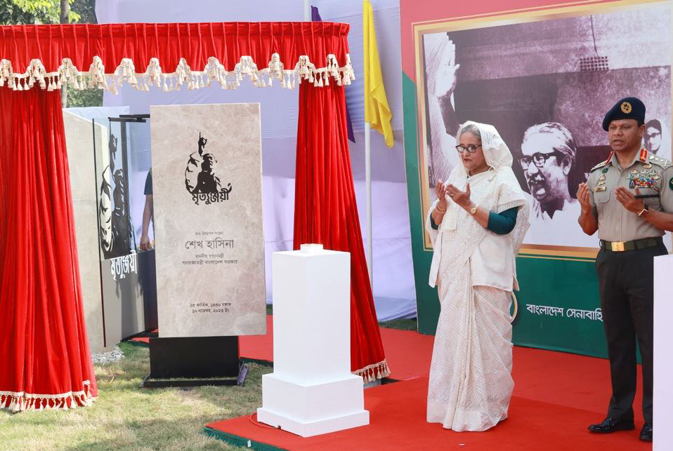 বিজয় সরণিতে ‘মৃত্যুঞ্জয়ী প্রাঙ্গণ’ উদ্বোধন করলেন প্রধানমন্ত্রী 